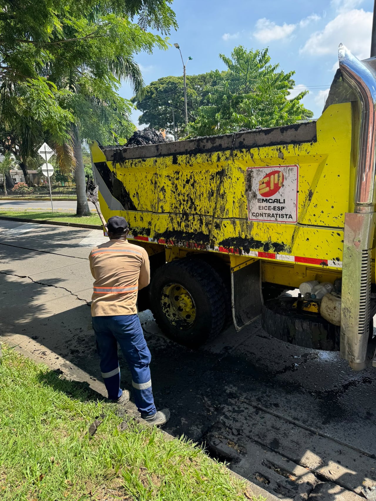 Trabajos de acueducto, energía y alcantarillado, limpieza de canales de Emcali