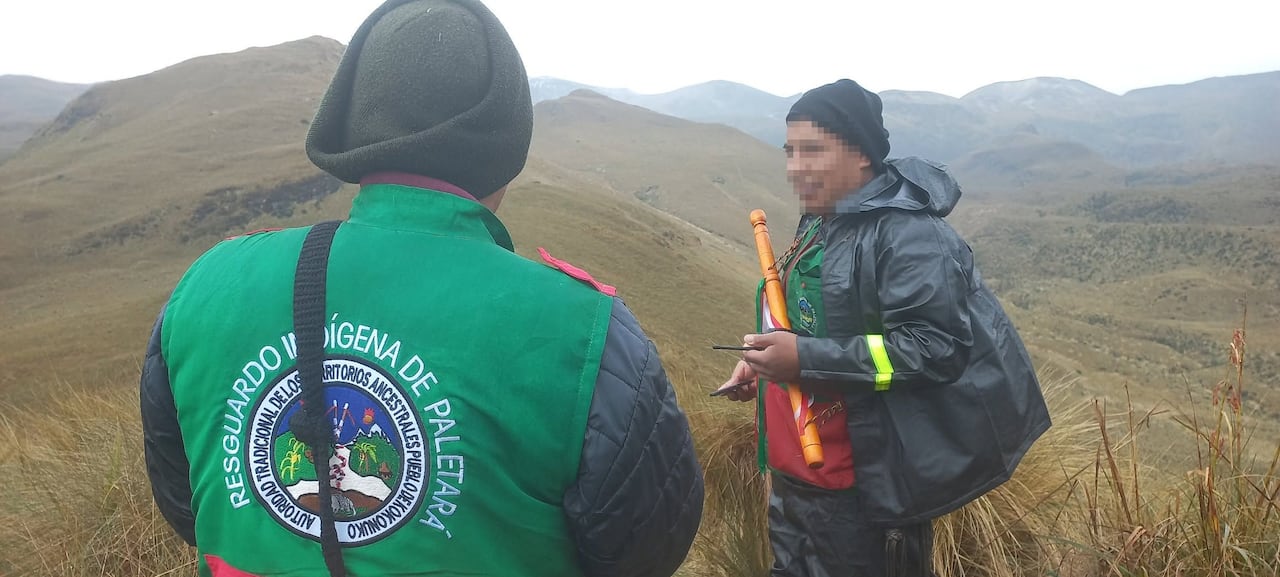 En los mismos hechos resultó herido Juan Carlos Bolaños, también guardia indígena, quien fue evacuado hacia un centro asistencial mientras la comunidad solicitaba apoyo urgente ante los ataques registrados en la zona.