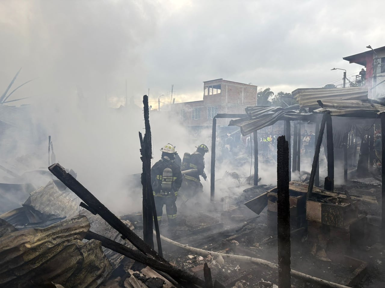 Incendio destruyó varias viviendas en Popayán en las primeras horas de la mañana de este lunes 2 de marzo, reportaron los bomberos de la capital del Cauca.