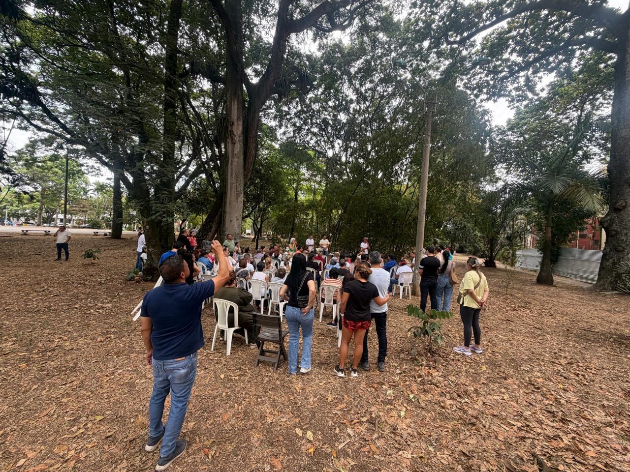 Fachada del Edificio Parques de la Fontana tras el sismo del pasado 10 de agosto. La administración confirmó que los daños se limitan a mampostería y muros no estructurales.