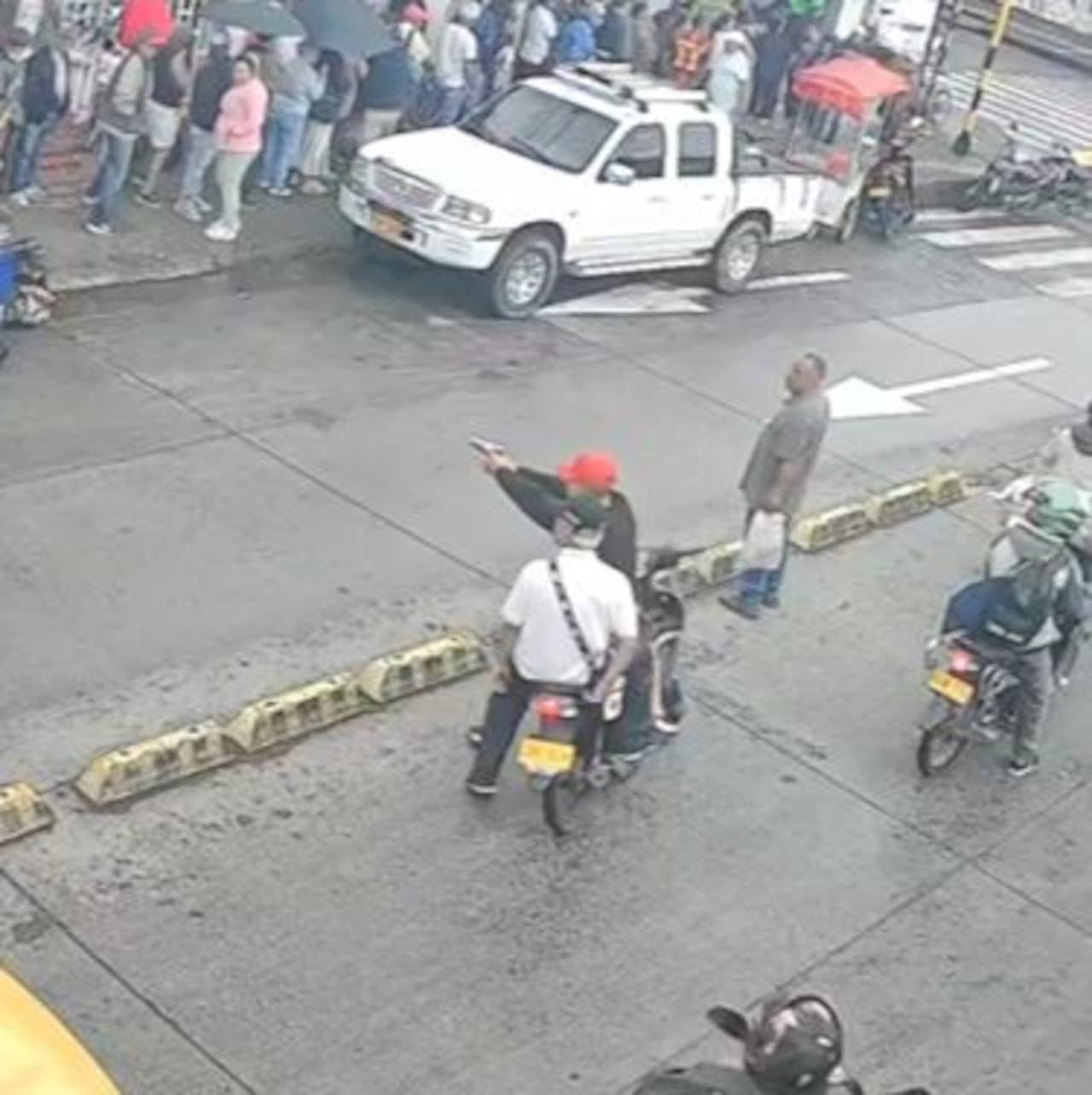 El ataque dejó una persona lesionadas, el vendedor que se encontraba en la zona y junto al habitante de calle.