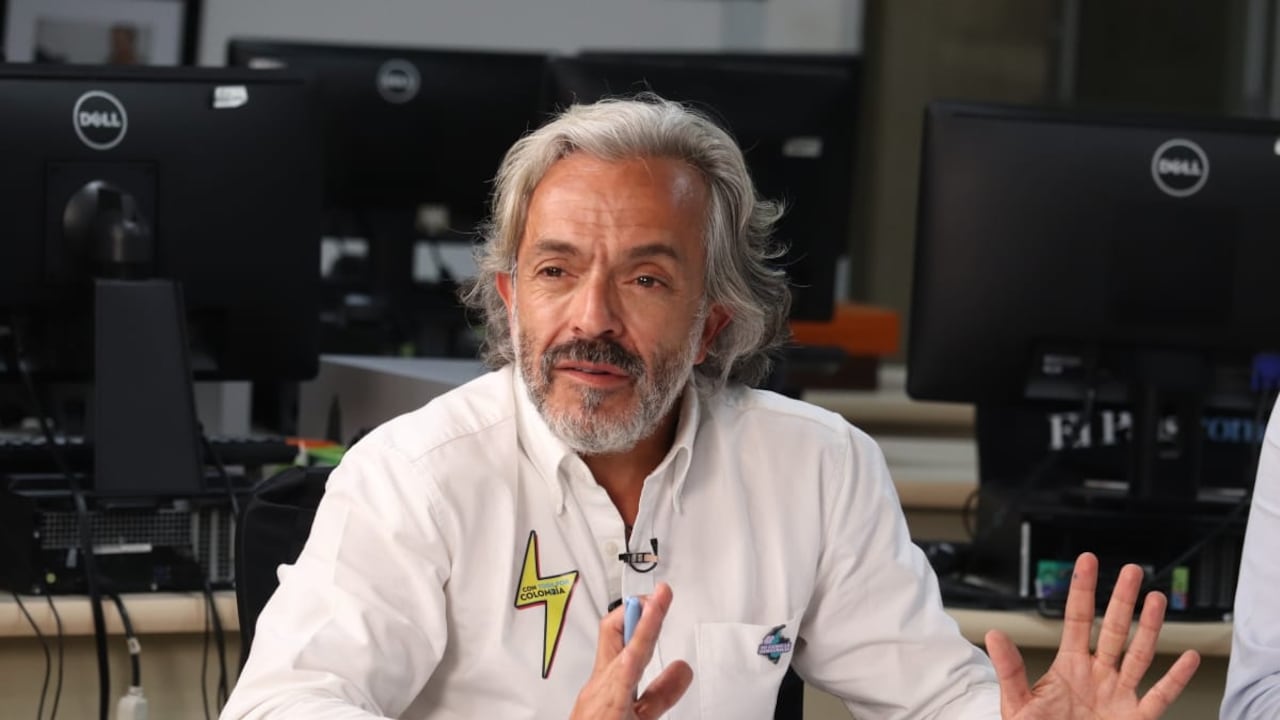 Juan Daniel Oviedo realiza su exposición en el conversatorio El Suroccidente Elige.