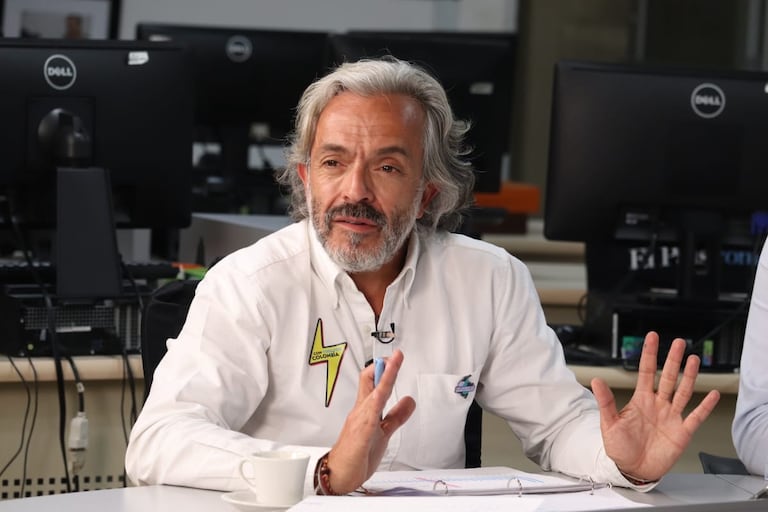 Juan Daniel Oviedo realiza su exposición en el conversatorio El Suroccidente Elige.