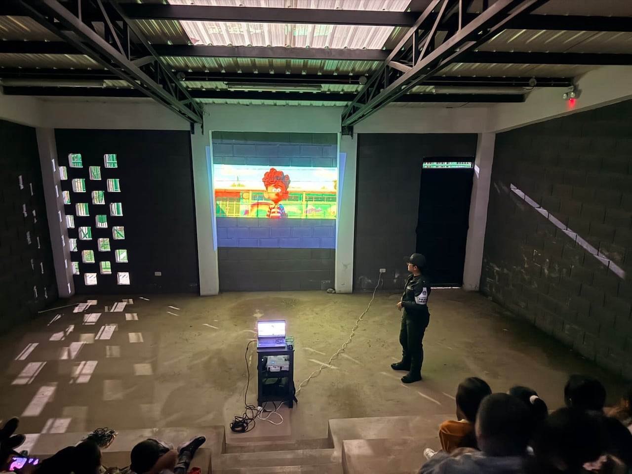 Durante la jornada se promovieron mensajes sobre respeto, tolerancia y resolución pacífica de conflictos en el entorno familiar.