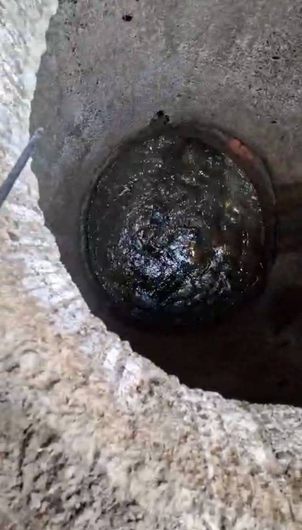 Cuadrillas de Emcali identificaron un nuevo daño en una cámara ubicada en la Carrera 13 con Calle 29, en medio de los trabajos para restablecer el servicio.