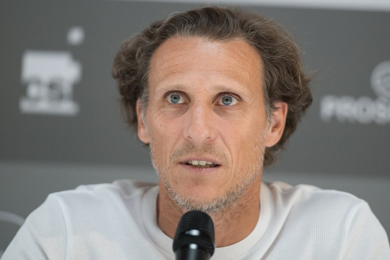 Diego Forlán manifestó la emoción de participar en este torneo.