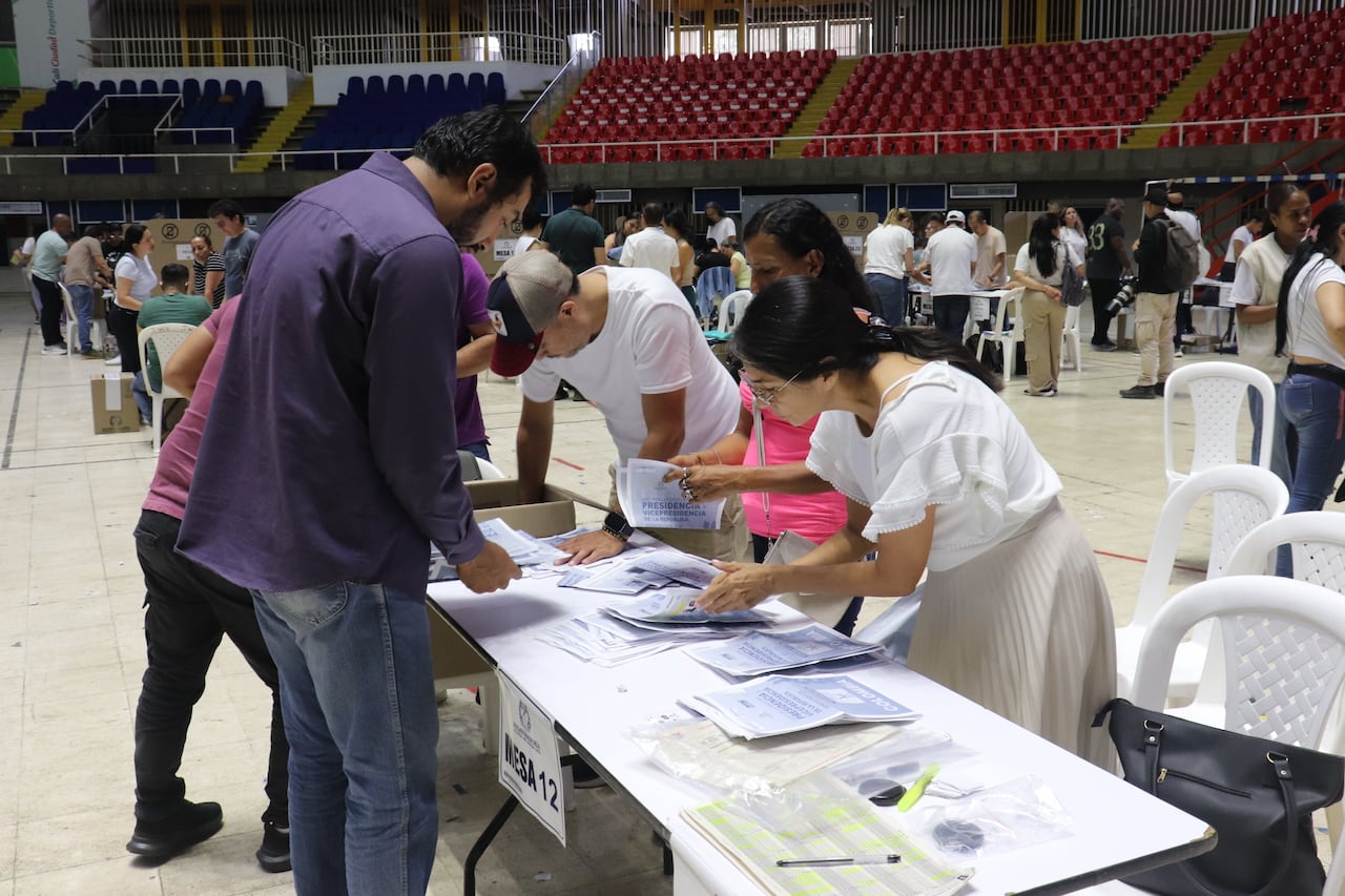 Elecciones 2026 preconteo de votos en el coliseo del pueblo