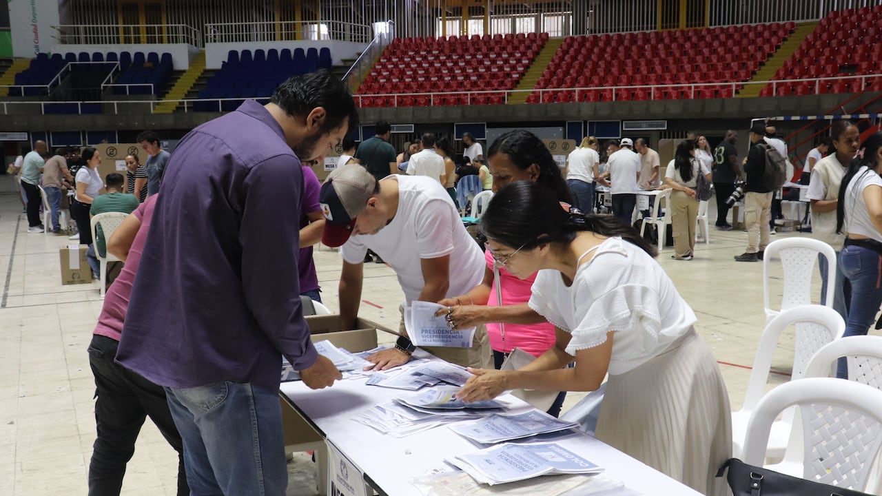 Elecciones 2026 preconteo de votos en el coliseo del pueblo