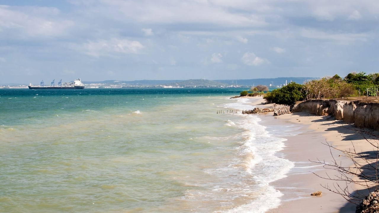 Viaje a la isla de Tierra Bomba, una joya natural única y llena de bondades que promete una experiencia fascinante, ¿dónde se encuentra?
