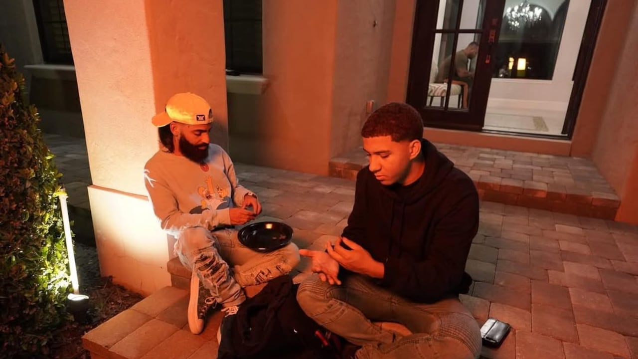 Arcangel y su hermano Justin Santos, quien murió a causa de una mujer en estado de embriaguez.