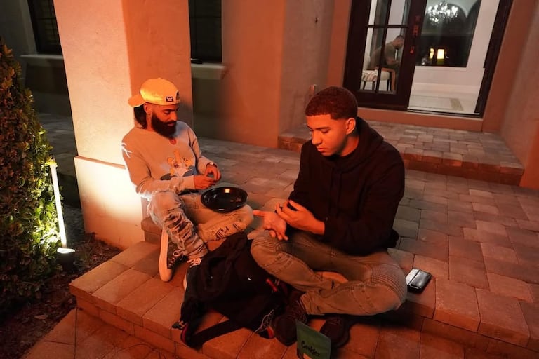 Arcangel y su hermano Justin Santos, quien murió a causa de una mujer en estado de embriaguez.