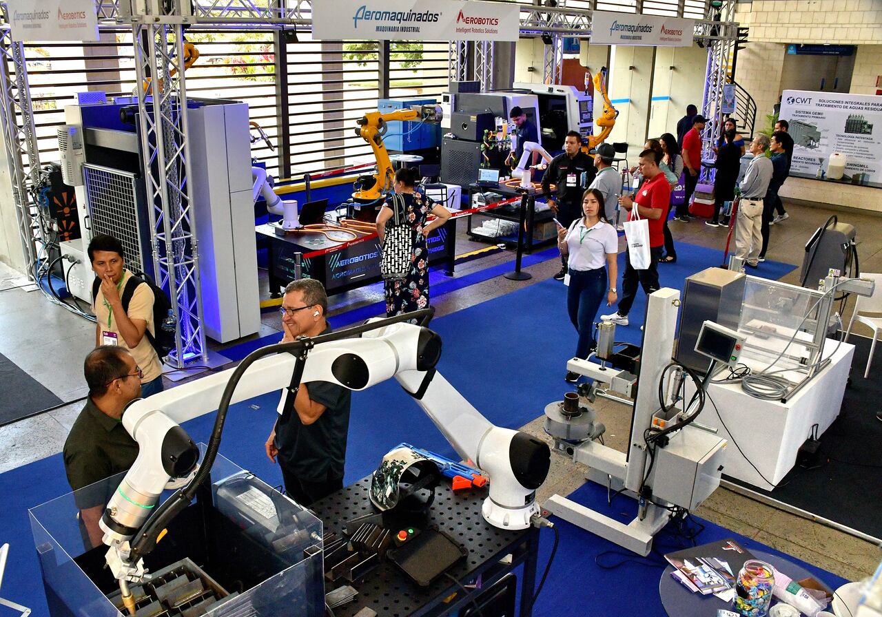 Hasta este viernes, 15 de agosto, se podrá visitar la Feria Industrial del Pacífico, Expoindustrial 2025, que este año se ubicó en el Centro de Eventos Valle del Pacífico, donde expertos en tecnología aplicada a la producción, representantes de marcas y empresas, ingenieros, profesionales de diferentes áreas y emprendedores, se reunieron para mostrar sus avances y dialogar sobre procesos de sostenibilidad en el sector. Fotos Raúl Palacios / El Pais.