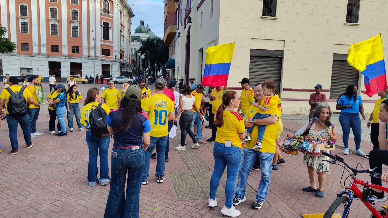 Aficionados de la Selección Colombia en Cali previo a partido contra el Congo.