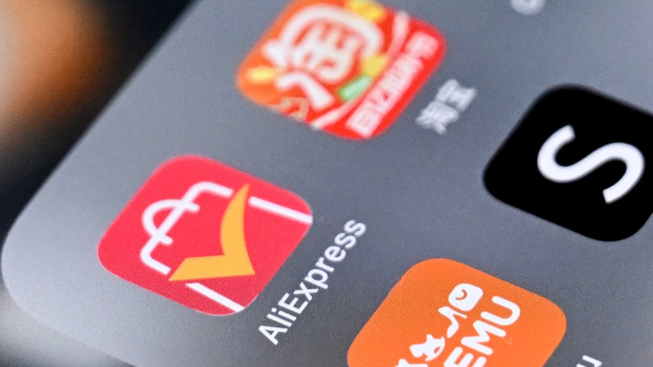 Logos de las aplicaciones de AliExpress, Shein y Temu