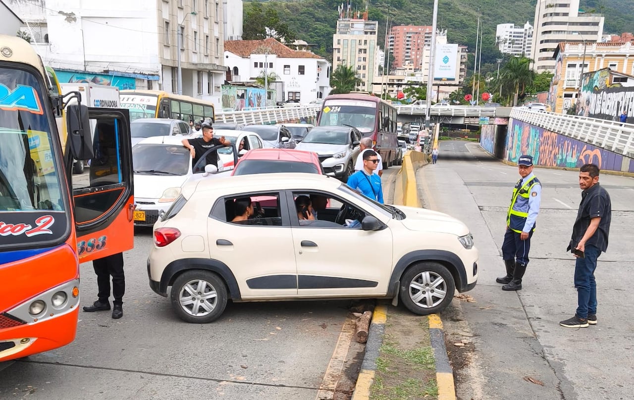 La manifestación ha causado monumentales trancones alrededor de este corredor vial.