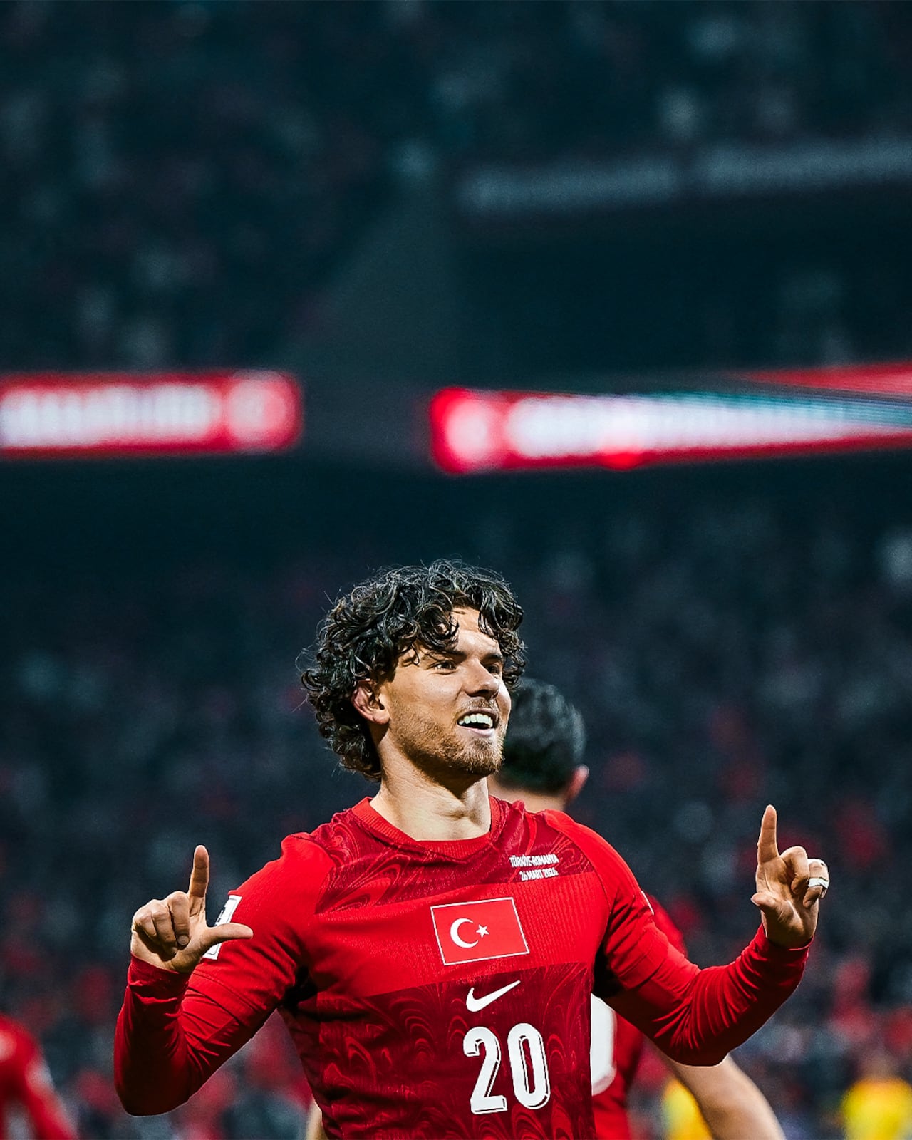 Ferdi Kadıoğlu celebran el gol ante Rumania por el repechaje.