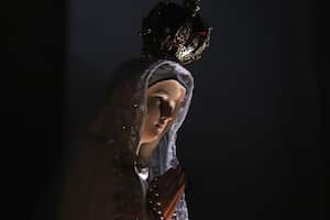 El Santuario de Fátima se llena todo los lunes a las seis de la tarde con la oración de la Cornilla de la Divina Misericordia dirigida por el Padre Omar Arturo López Pérez. foto Bernardo Peña abril 25 de 2023