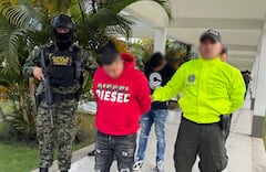 En un operativo desarrollado en el barrio Samuel Silverio de Popayán, las autoridades capturaron a dos presuntos integrantes de una red dedicada al hurto de vehículos para las disidencias de las Farc.