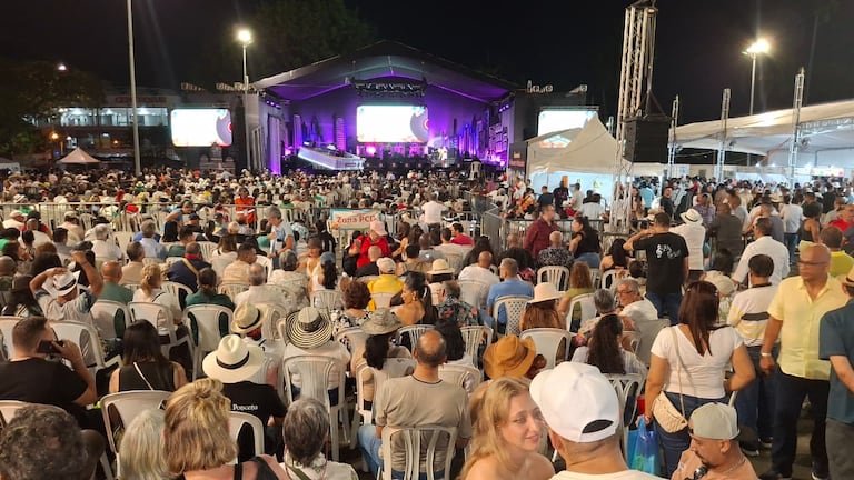 Segunda noche consecutiva a reventar en Melómanos y Coleccionistas. 27/12/2025.