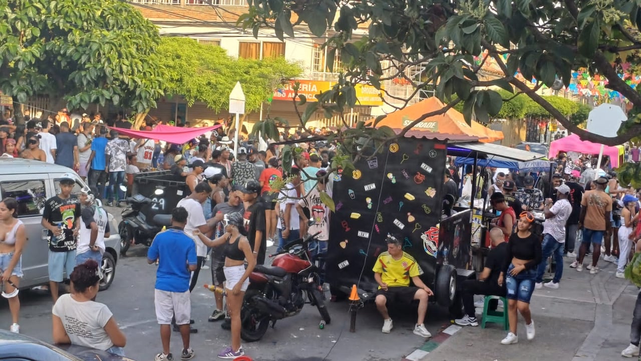 Tradicional fiesta en el barrio Ulpiano Lloreda, duarente el 1 de enero de 2024.