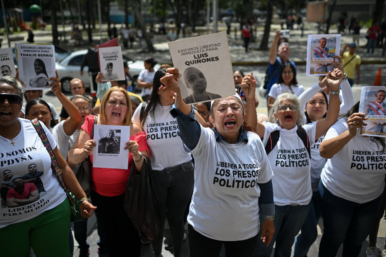 Son cientos los activistas, periodistas y candidatos políticos de oposición que han sido parte de procesos judiciales en Venezuela. Según ONG, hay más de 14.000 de ellos presos desde el 2014.