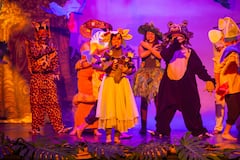 Los 130 seleccionados iniciaron un plan de formación que combina técnicas vocales, entrenamiento corporal, expresión escénica y habilidades interpretativas, con el fin de fortalecer sus capacidades y prepararlos para presentaciones futuras.