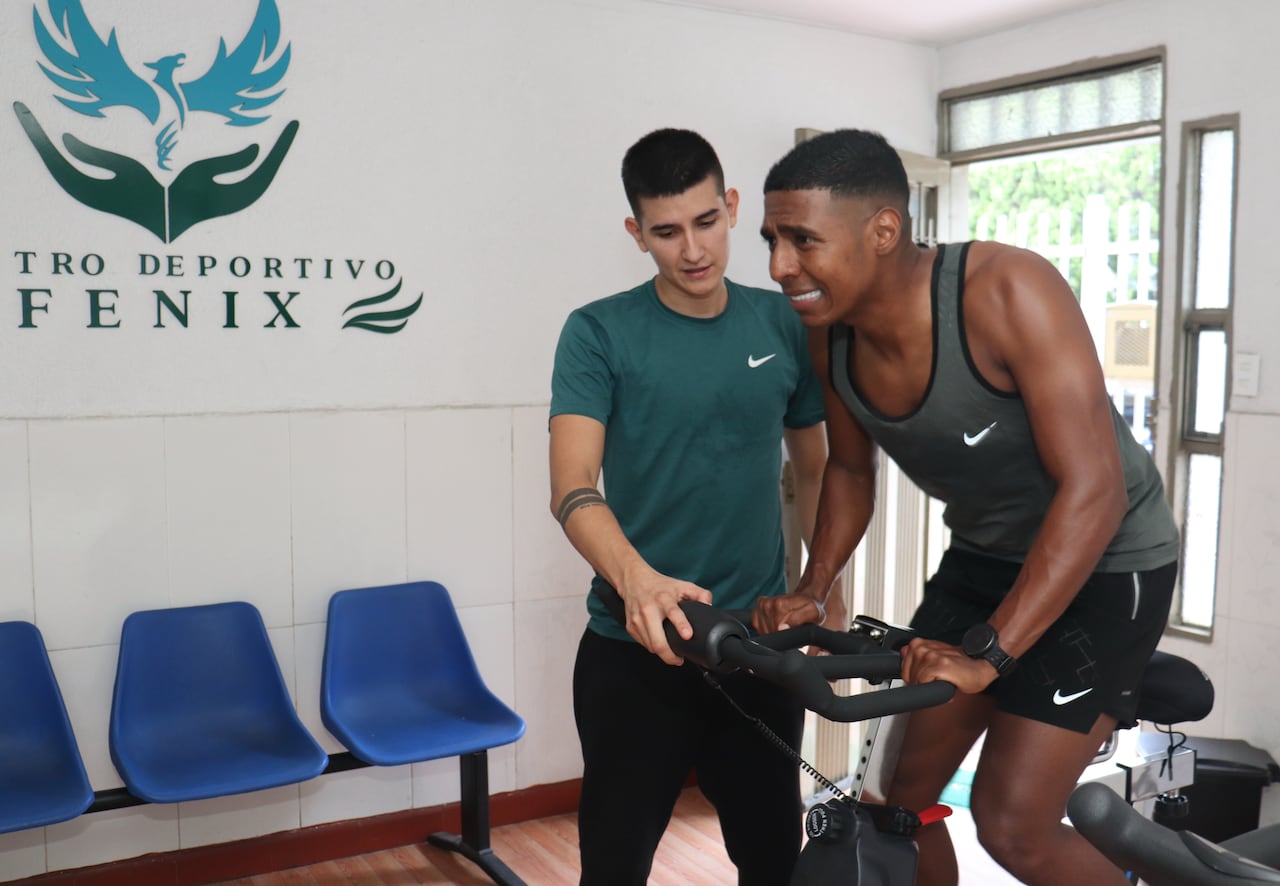 ACONDICIONAMIENTO FÍSICO, GIMNASIO, PESAS, EJERCICIO, SALUD, DEPORTE, CALI