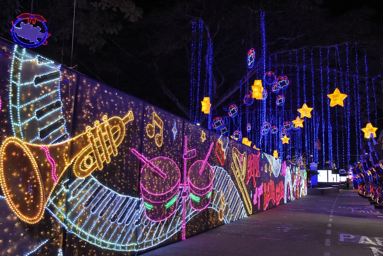 Pruebas técnicas del Alumbrado Navideño 'Cali, un Sorprendente Relato Popular'.