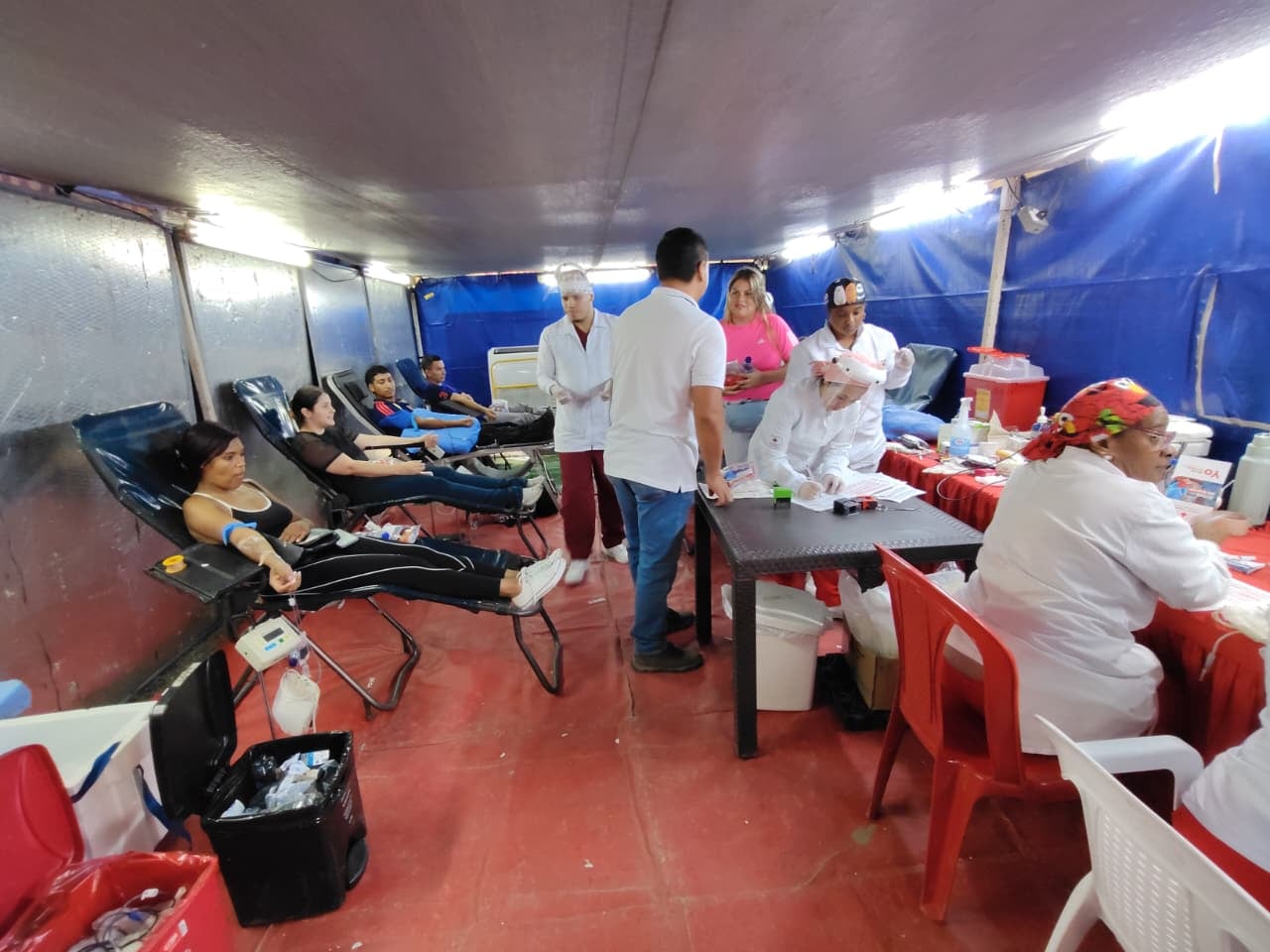 Terremoto enTerremoto en Cali Cali donación de sangre en la cruz roja.