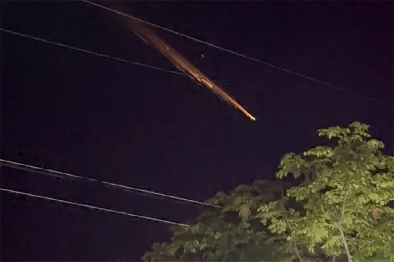 El cielo del sur de Japón se iluminó por destellos que habrían sido causadas por restos de un cohete lanzado al espacio por China.