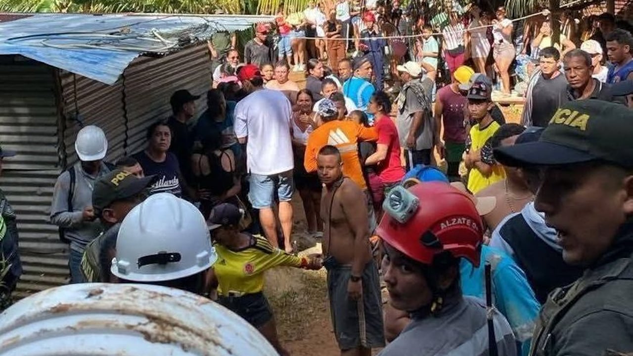Los seis mineros rescatados con vida fueron llevados al centro asistencial. Al sitio llegaron los bomberos, la Agencia Nacional de Minería, la policía y la comunidad, quienes apoyaron la emergencia.