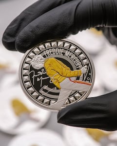 Royal Mint lanza moneda conmemorativa de Freddie Mercury y subastará un ejemplar de oro para apoyar la lucha contra el sida