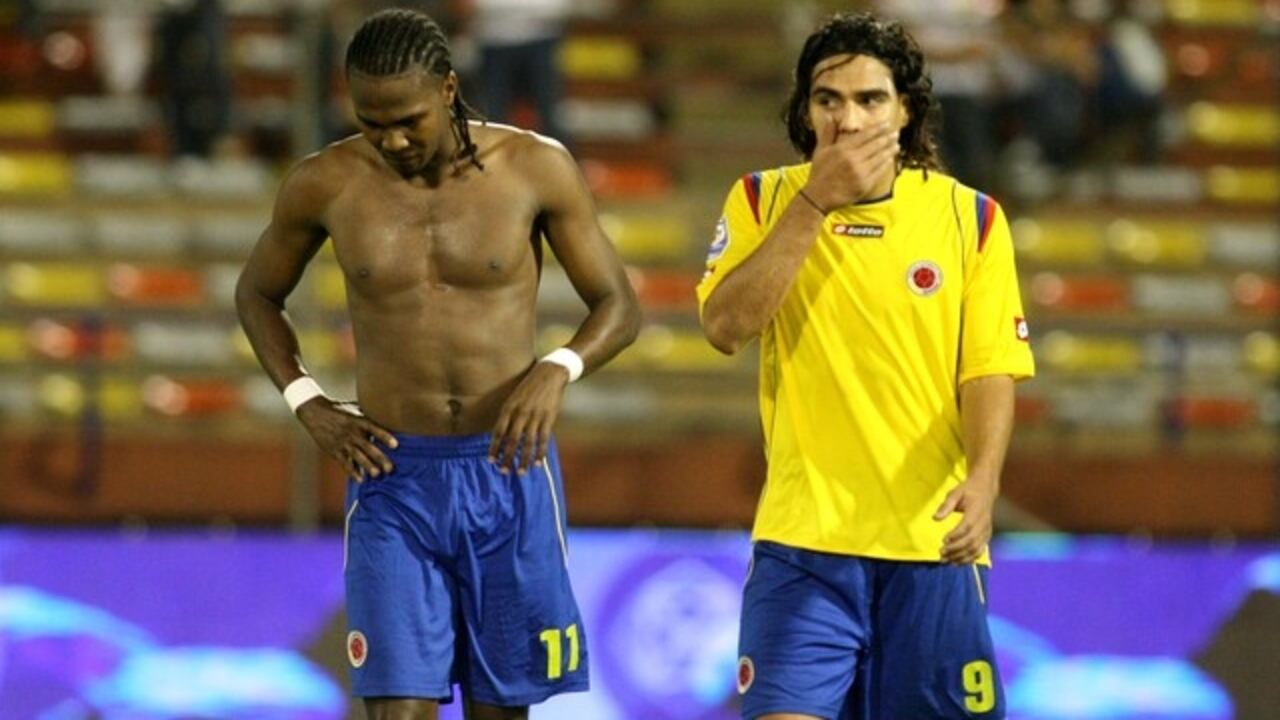Hugo Rodallega (izquierda) y Radamel Falcao (derecha) el 10 de octubre de 2009, en el estadio Atanasio Girardot, luego de que la Selección Colombia cayera goleada ante Chile.