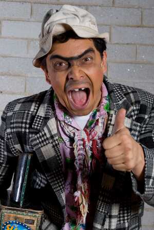 “Si no hubiera humor, no sé que haría, porque es lo que me hace vibrar, me hace vibrar escribir, disfruto leer y montarme en un escenario, disfrutar con la gente y jugar con el teatro”.
Dany Alejandro Hoyos,
humorista y promotor cultural.