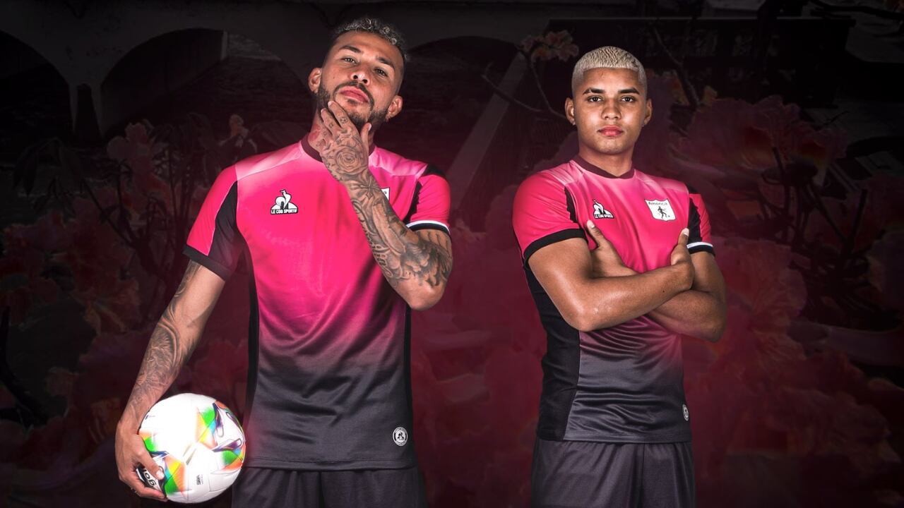 América de Cali con camiseta rosada alusiva a los Juegos Olímpicos París 2024