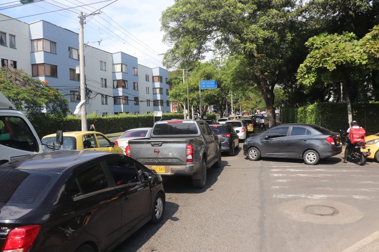 Así luce la Carrera 66 con Calle 5, en el sur de Cali, producto de la corta duración del semáforo.