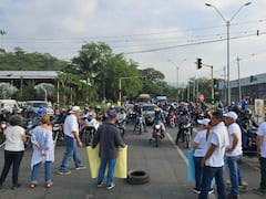 Vía hacia Dapa, en el crucero Cali–Yumbo, está bloqueada en ambos sentidos debido a protestas