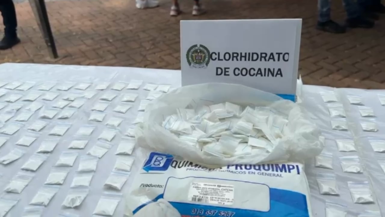 Las autoridades hallaron sustancias ilícitas como base de coca y marihuana.