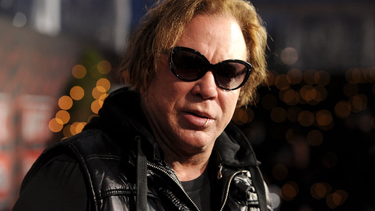 Mickey Rourke es un actor estadounidense que ha venido atravesando por algunos problemas económicos.