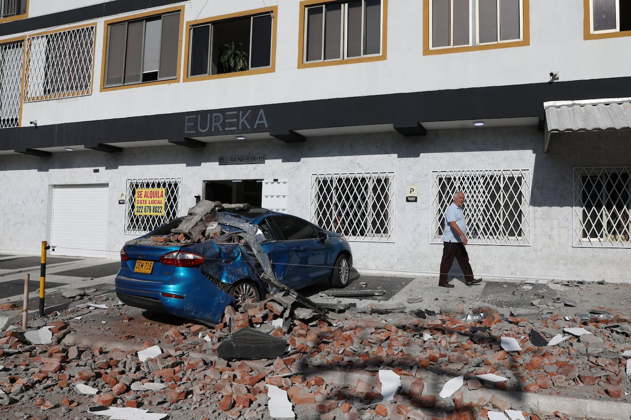 Fuerte sismo y réplica en Colombia genera graves daños en distintas ciudades