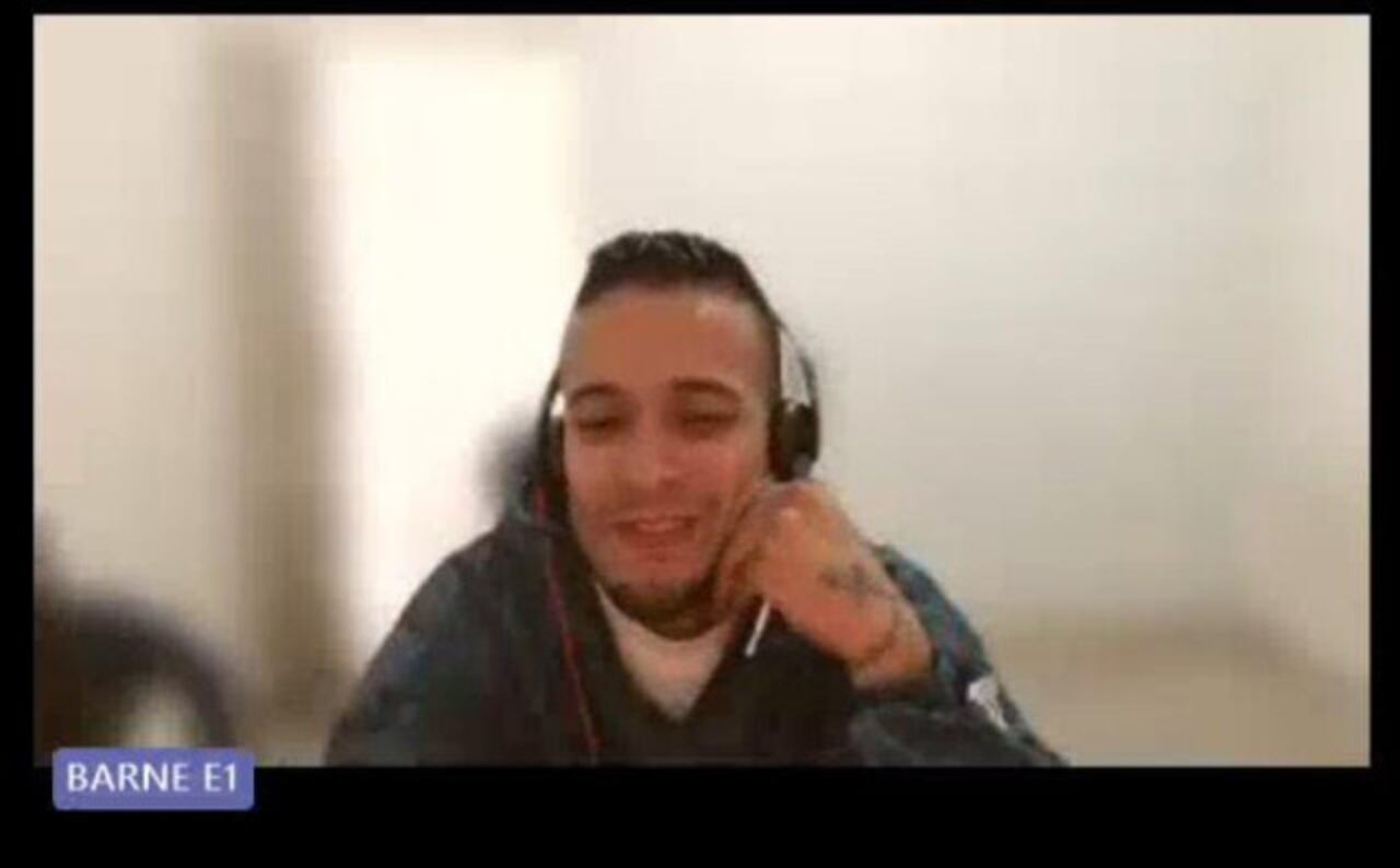 A este ciudadano lo sentenciaron como coautor del homicidio en el que perdió la vida, en una casa del barrio Solidaridad de la ciudad de Manizales, Mateo Espinosa Gutiérrez, de 24 años, apodado Nacho. El ataque fue el 19 de febrero del 2020 y le generó heridas en espalda, pierna y cabeza.