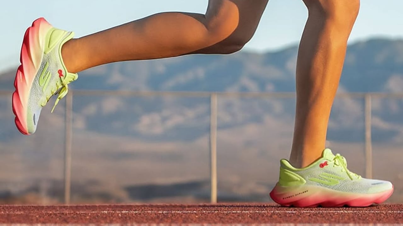 Para correr se necesita tener el calzado deportivo adecuado, y así evitar un impacto negativo en el pie o las rodillas.