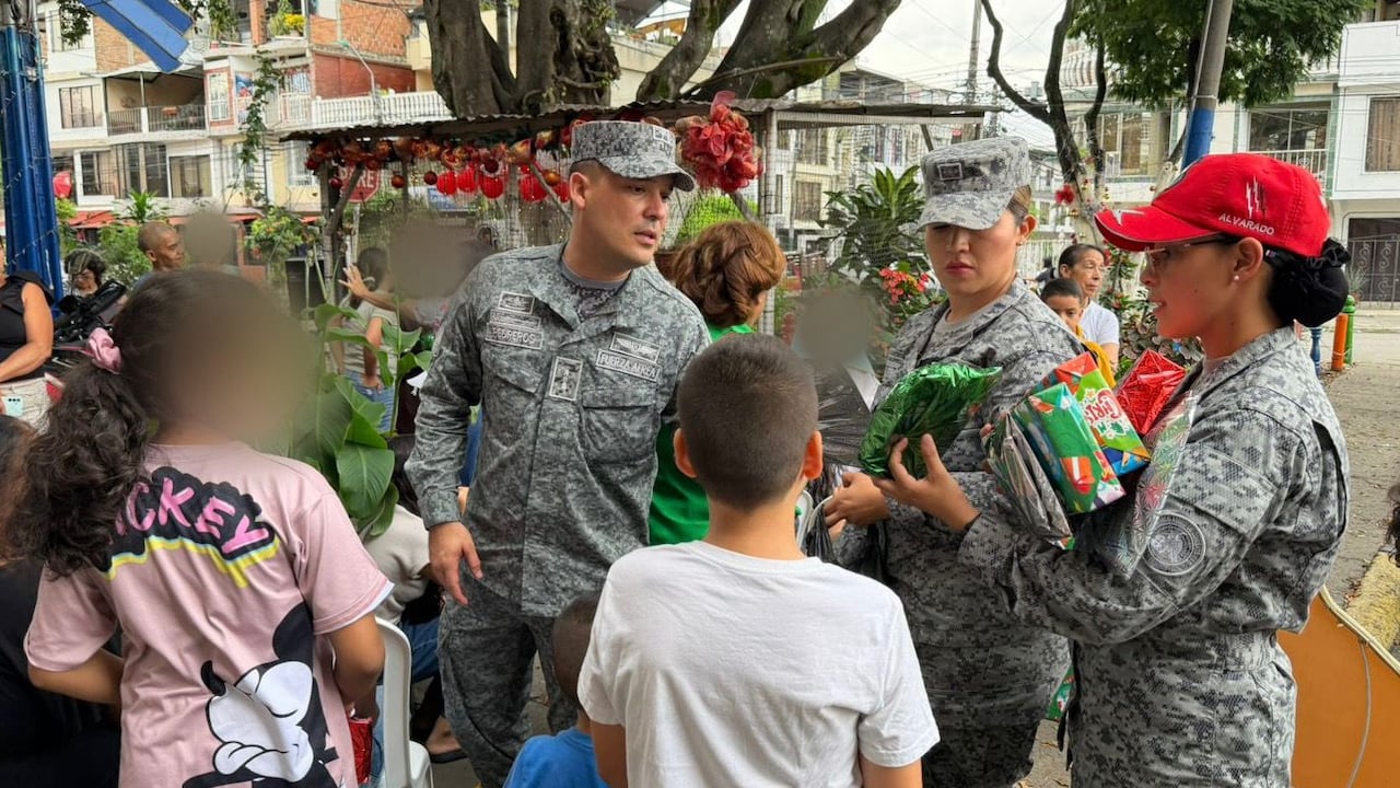 Fuerza Aeroespacial Colombiana entregó regalos a los niños del Valle del Cauca y Cauca.