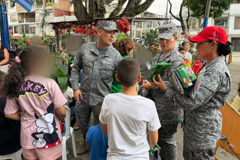 Fuerza Aeroespacial Colombiana entregó regalos a los niños del Valle del Cauca y Cauca.