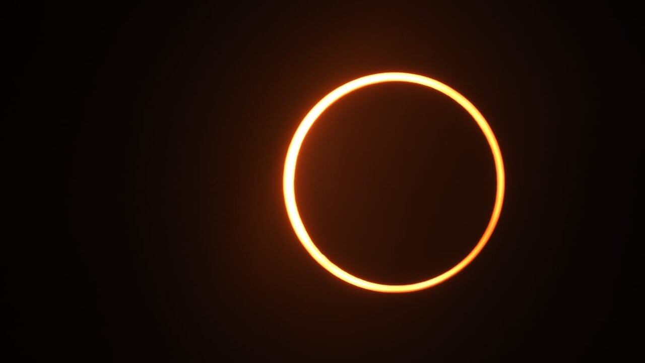 Este es el momento exacto dónde la luna eclipsa el sol, los asistentes vivieron un momento histórico al ser testigos de un de los momentos más bellos del universo en el desierto de la Tatacoa en el Huila. Fotos Jorge Orozco / El País de cali.