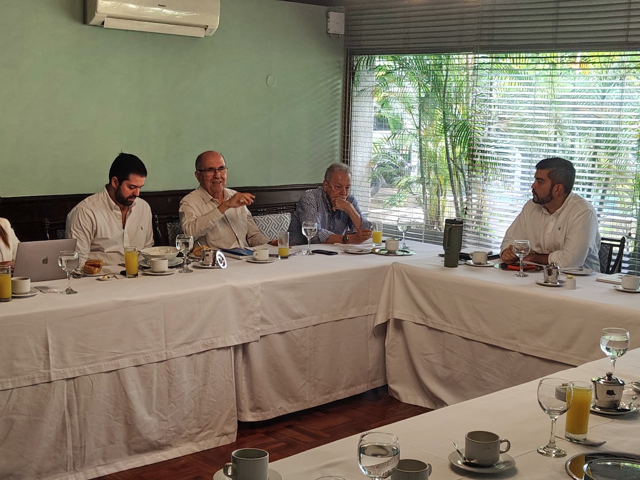 Comite de seguridad con expertos en seguridad de los sectores empresarial, social y privado.