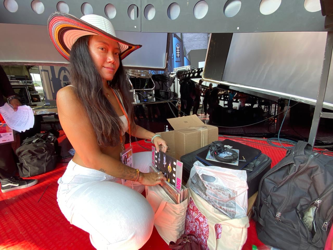 Gia Fu encontró su voz artística en la música afrolatina, específicamente en la salsa dura, la salsa clásica y los sonidos afrocaribeños grabados en vinilo.