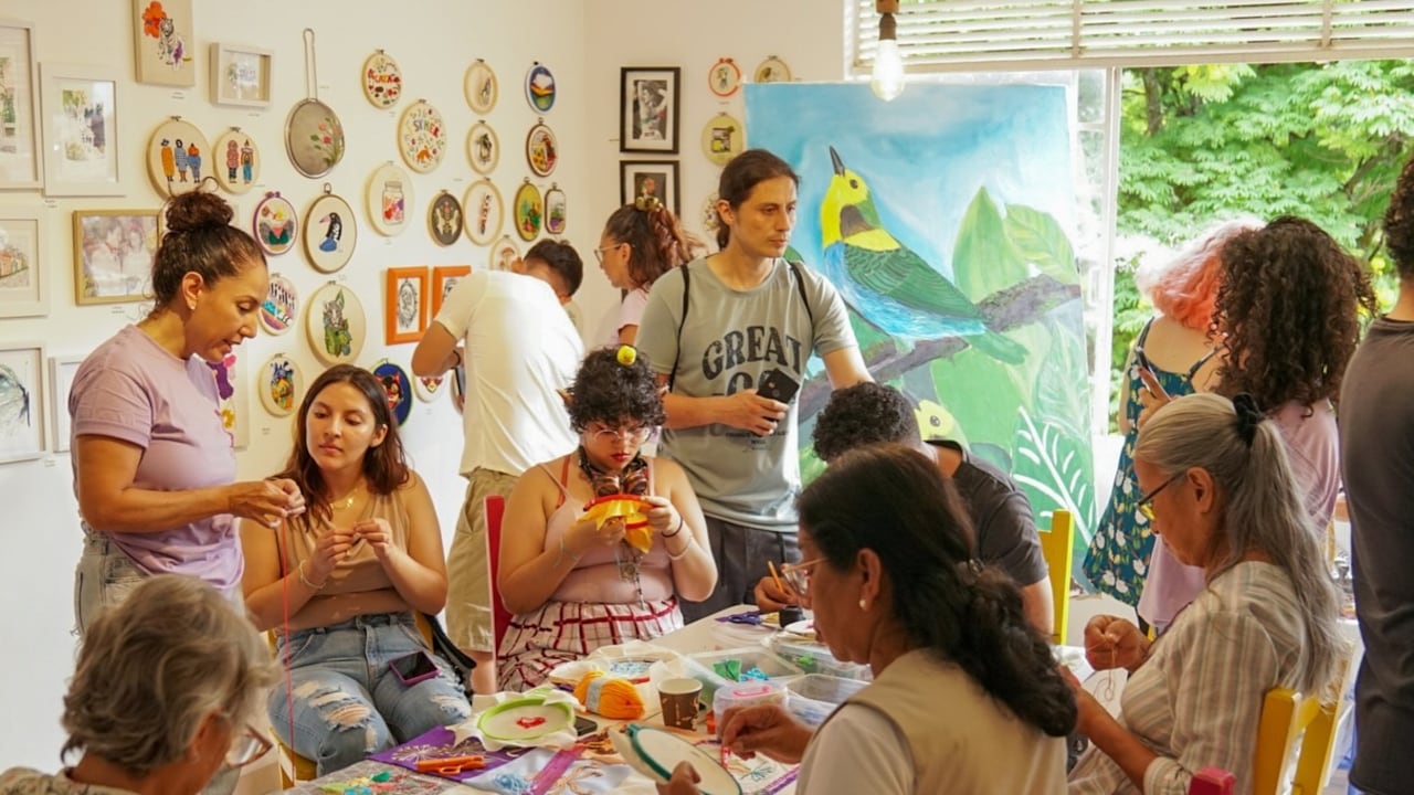 La Feria Amarilla promueve las marcas locales, así como el reencuentro de los caleños a través de talleres manuales y exposiciones gratuitas.