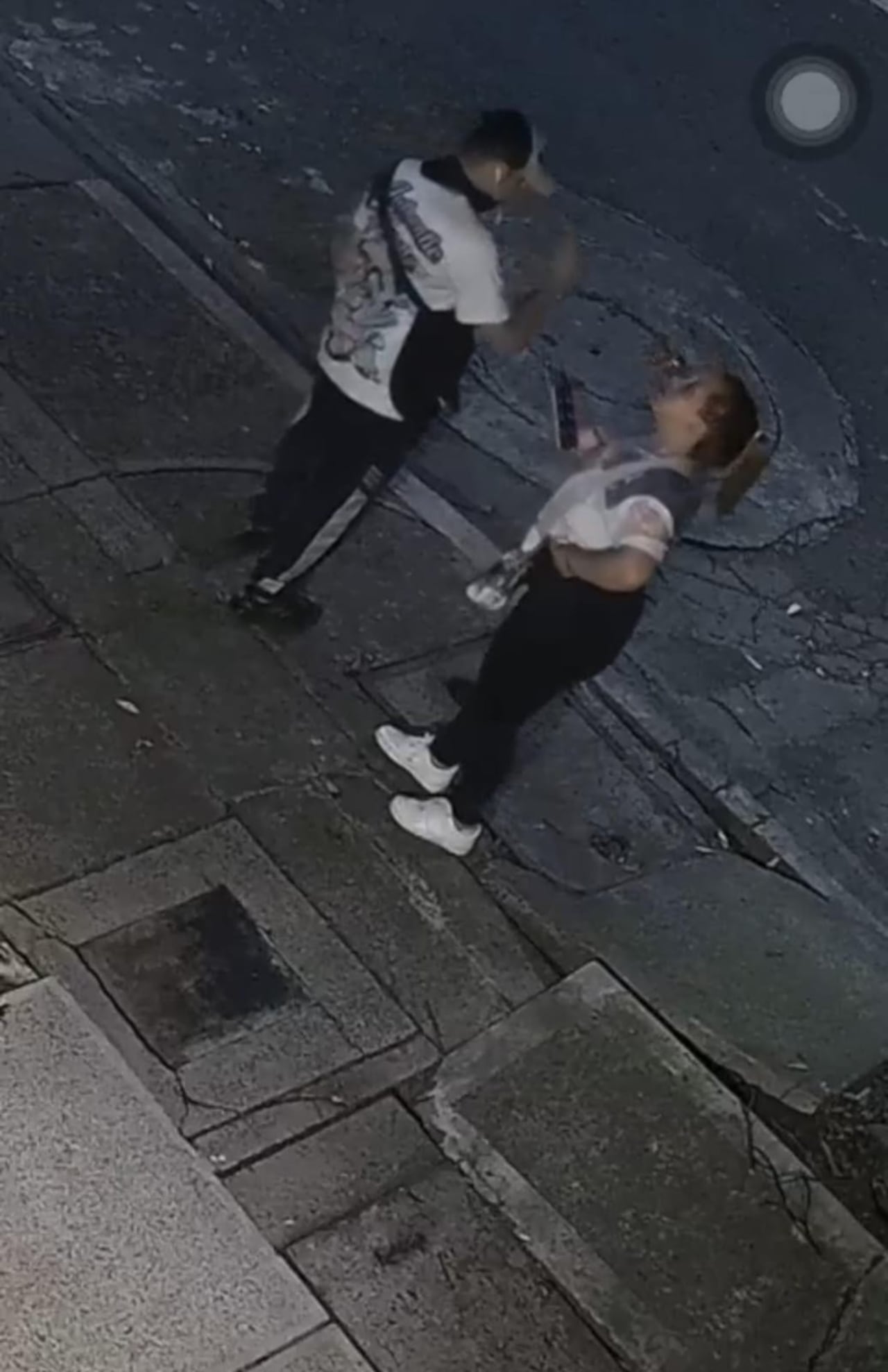 La pareja estaba intentando ingresar a un inmueble del sector.