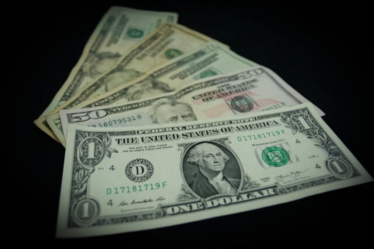 Mercados internacionales siguen expectantes frente a la posibilidad de una nueva rebaja en las tasas por parte de la FED.